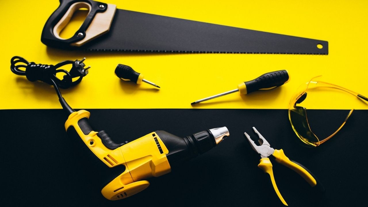 Jak wybrać sprzęt budowlany do pracy